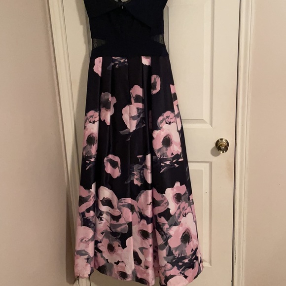 Xscape Off the shoulder long dress - Picture 4 of 8